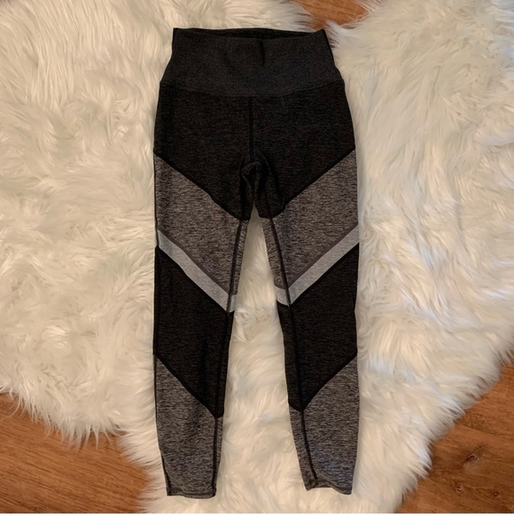 ALO Yoga Pants - Alo Yoga Sheila AloSoft Black Gray Colorblock 7/8 Leggings XS